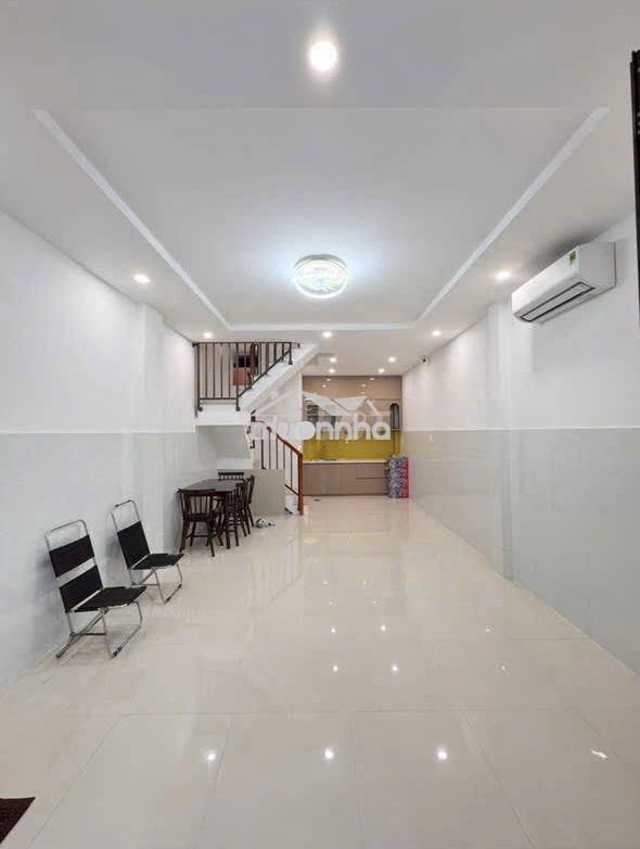 Nhà 1 trệt 1 lầu 4x9 hoà bình gần đầm sen