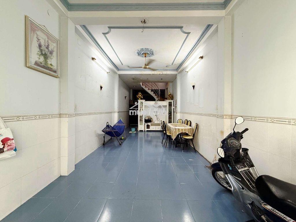 🏡Nhà đẹp gtốt với diện tích lớn 4.5m ×19m, ngay gần mặt tiền quận 3.✅️
 - 2