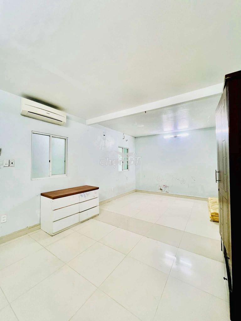 Nhà sạch sẽ gần ngã tư ga trệt lầu, 2pn, hẻm xe hơi - 2