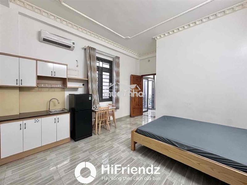 Studio full nội thất - cửa sổ thoáng ngay gần ngã tư bốn xã,đầm sen