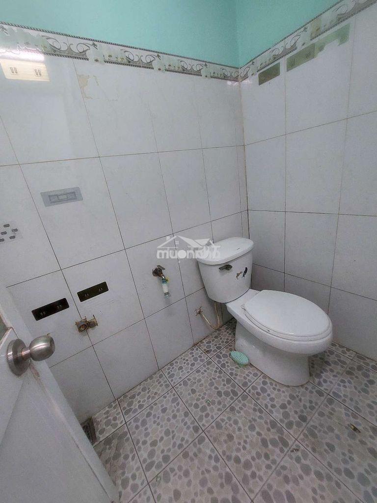 Cho thuê nhà đường quốc lộ 50 dt.4m×5m } 1 lầu 2 phòng 1 toilet hẽm2m5 - 3