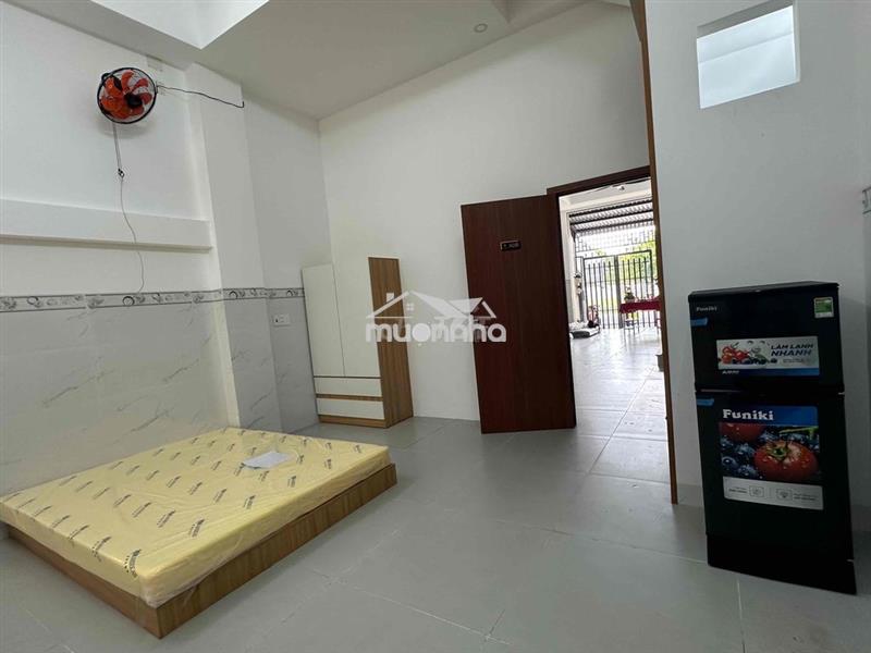 Cho thuê căn hộ dv tầng trệt đầy đủ nội thất có sân sau