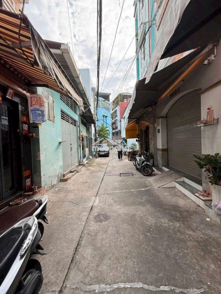 Nhà ngay vòng xoay lê đại hành - 2