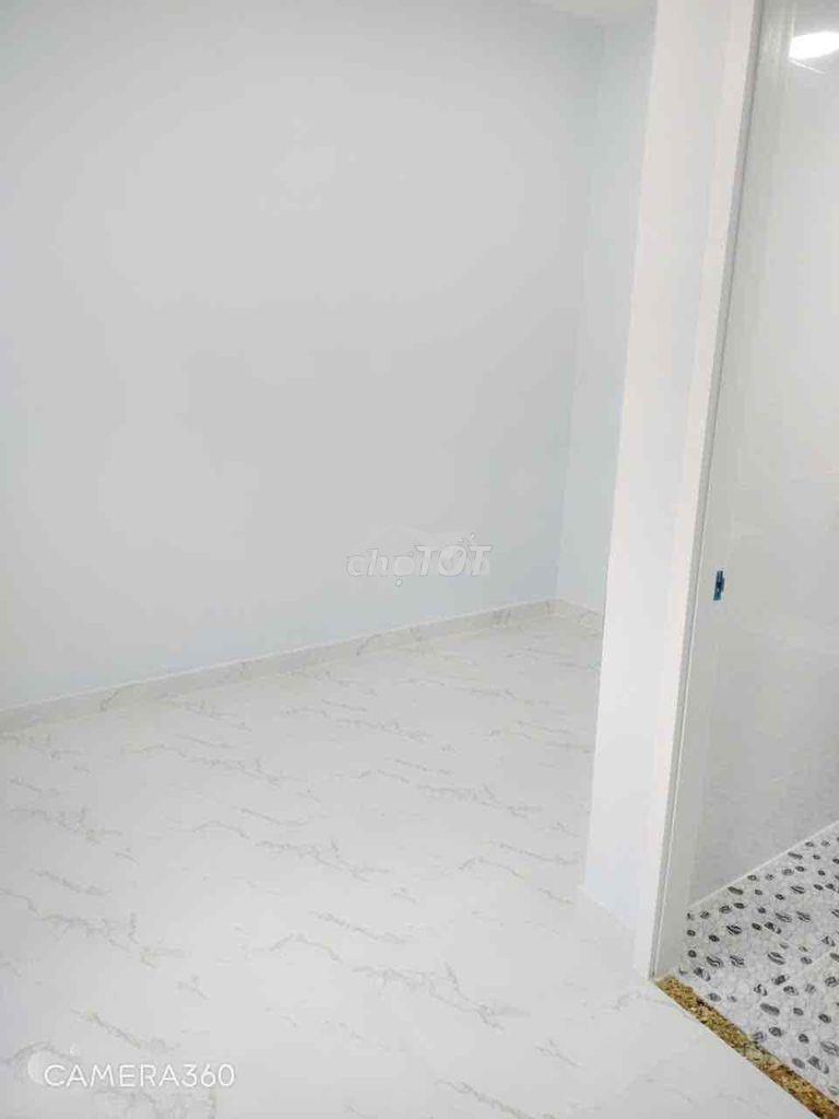 Phòng cho thuê dt 20n2 đường hồ thành biên p4-q8