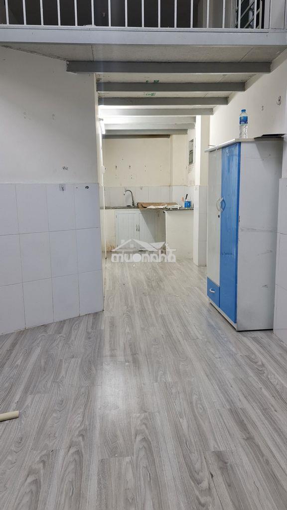 Phòng trệt có gác khoảng 50m² bùi đình túy, tối đa 5 người