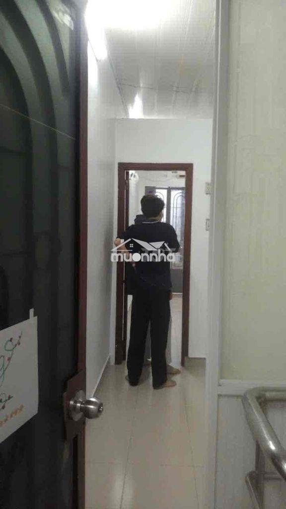 Nhà thuê giá tốt - trang bị sẵn 2 máy lạnh mát rượi tại lê văn duyệt, - 3