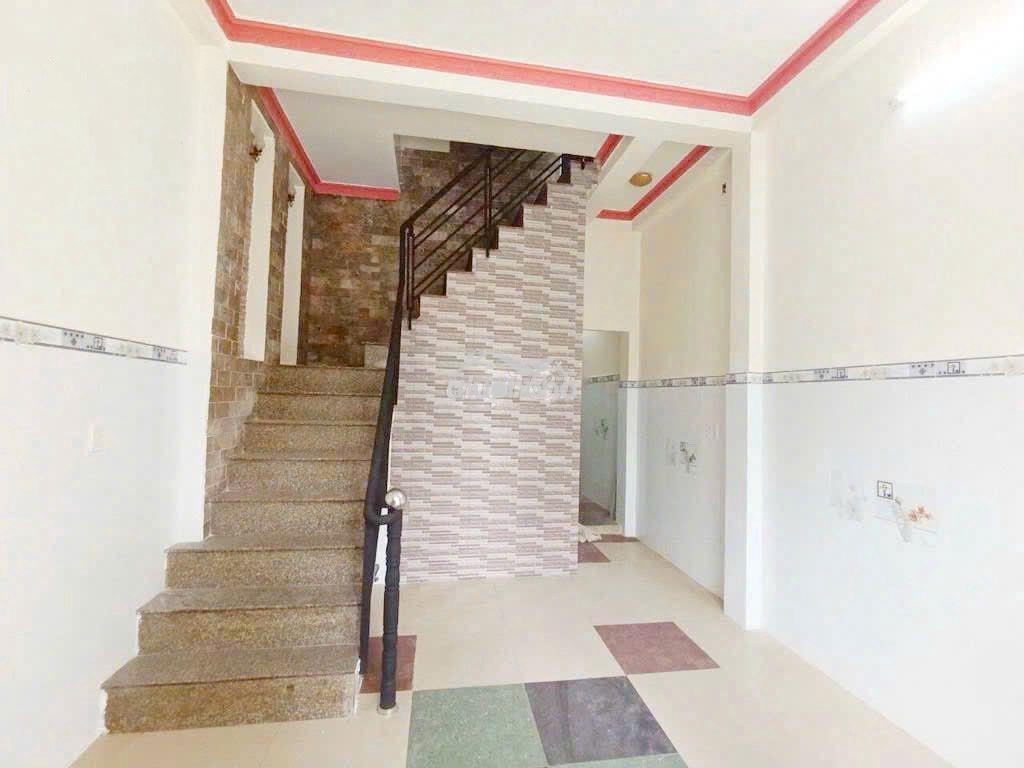 Cho thuê nhà đường tân hương 4 x 11 m đúc 2,5 tấm : 3 pn , 4 wc - 4