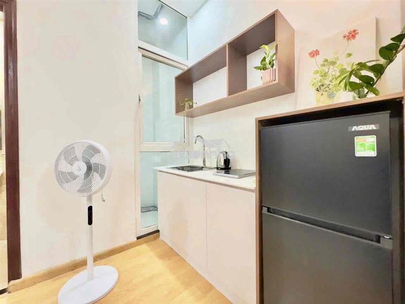 Chính chủ cho thuê phòng 98f lê lai gần chợ bến thành giá 5,9tr nt ạ