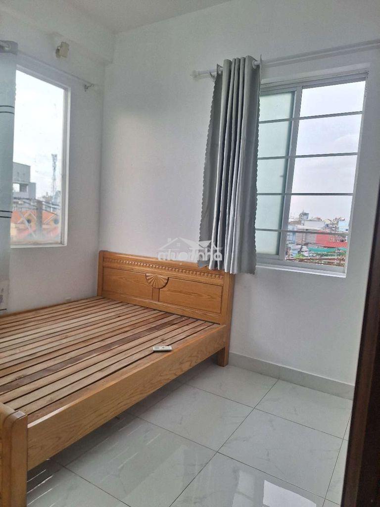 Căn lầu 2 đầy đủ nội thấc có cửa sổ và ban công - 3