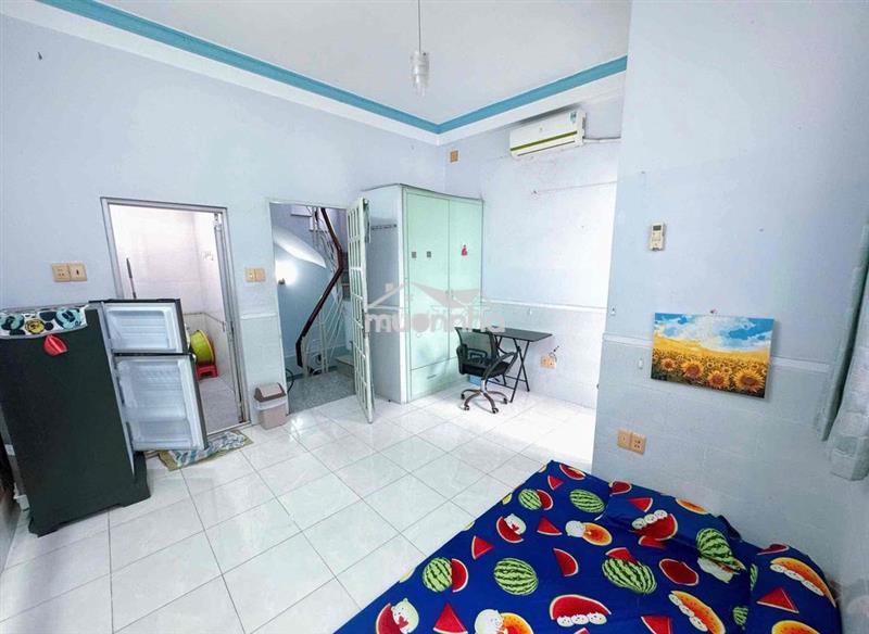 Trống 2 phòng ban công cho nữ thuê kv giáp q1