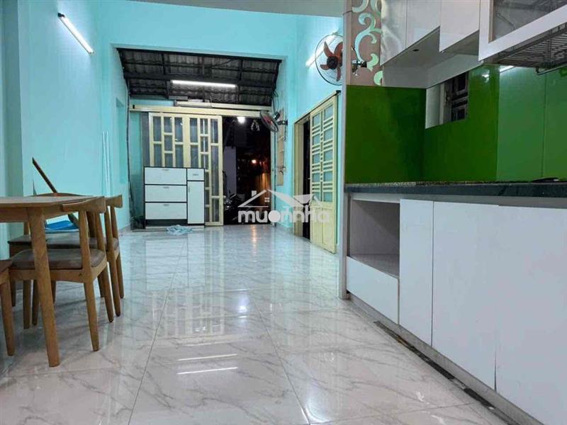Nhà nguyên căn. nguyễn văn đậu. b.thạnh. cách xe hơi chỉ 20m.