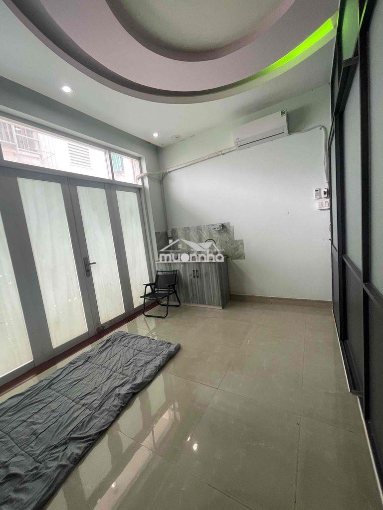 Phòng ban công đối diện eon tân phú cách đh công thương 1km - Ảnh 2