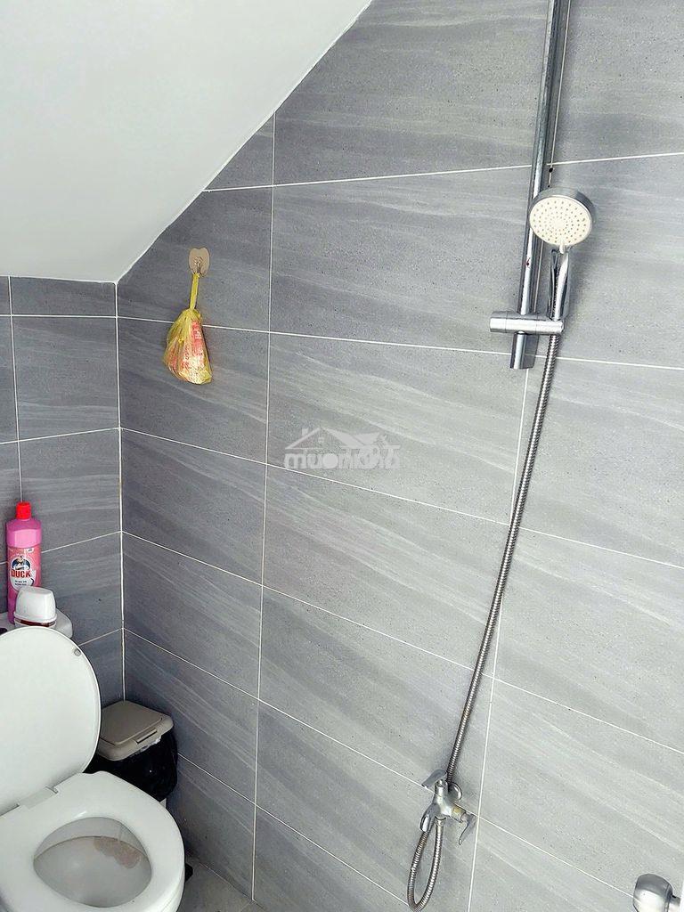 Cho thuê nhà đường thoài ngọc hầu sát luỹ bán bích : 4 x 21 m đúc 1 l - 2