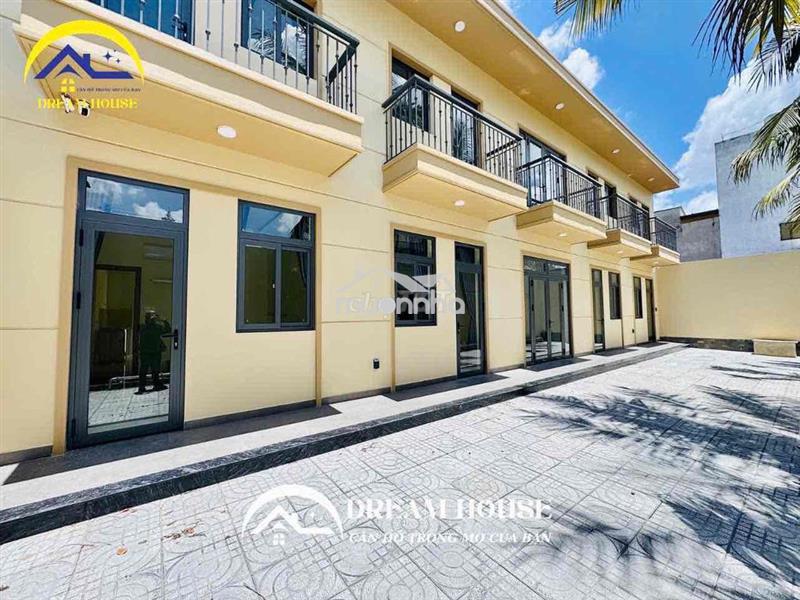 Khai trương dãy nhà liền kề mới xây rộng rãi thoáng mát an ninh