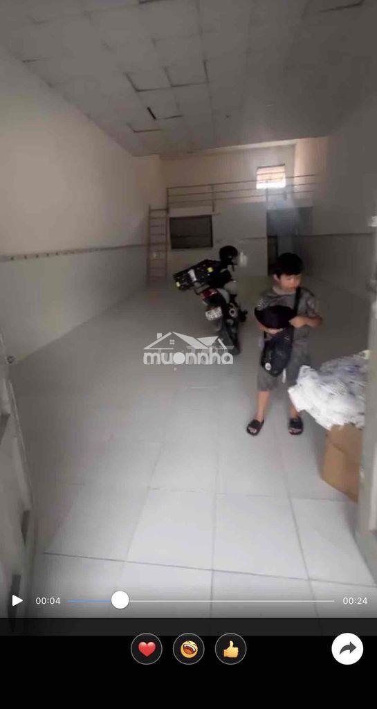 Nhà 100m2, phòng khách rộng, đường oto, chợ