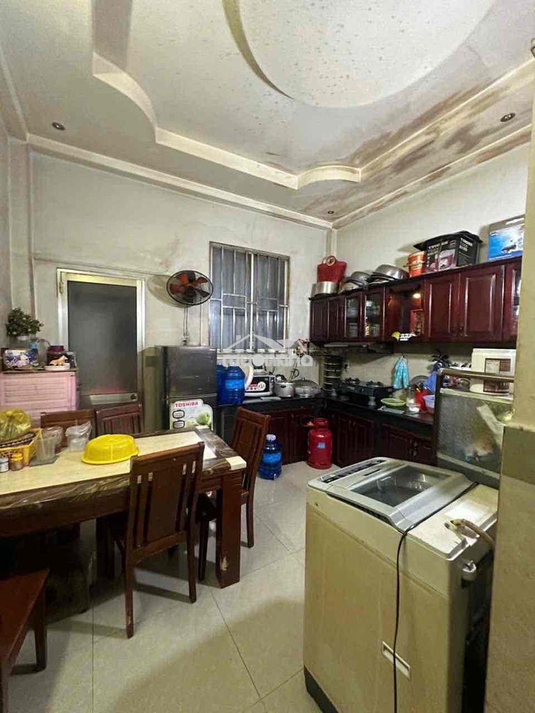 Đường 8m khu p. bình phú q6 dt: 4x 12m .... trệt 2 lầu btct zin chính
