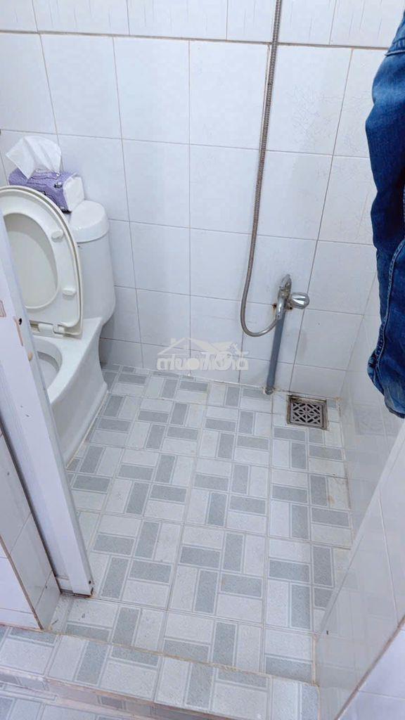 Cho thuê nhà hẻm 3m hậu giang, 1 lửng giá 7 tr - 4