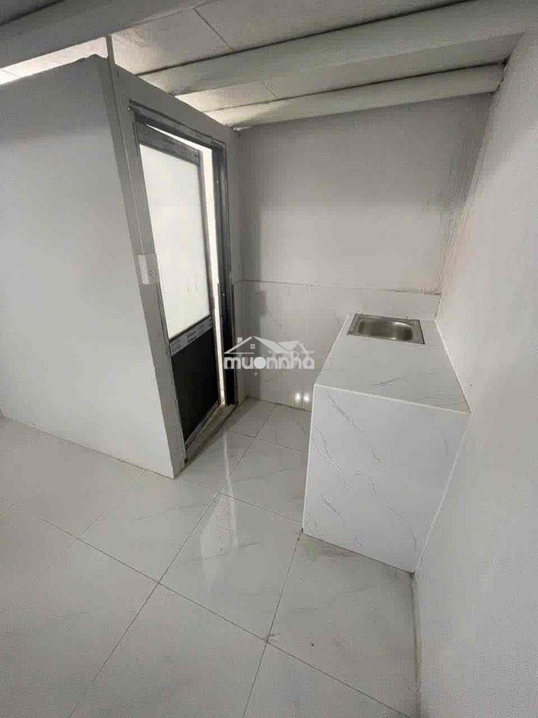 Phòng trọ ngay chợ đầu mối hóc môn. giá 1tr9. địa chỉ 25/2e phạm thị h - 2
