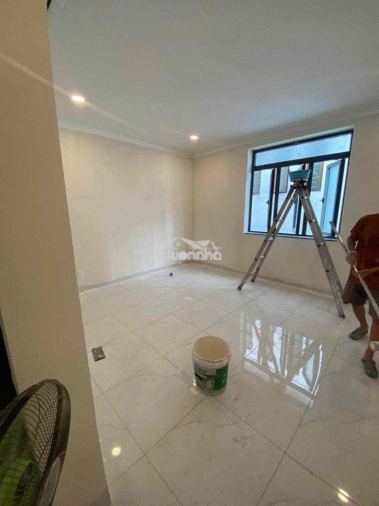 Studio siêu rộng có ban công, giá mềm gần ueh, vhu