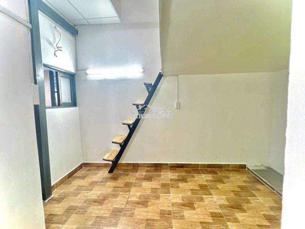 Phòng có gác rộng rãi ngay sát các trường đh lớn - 3