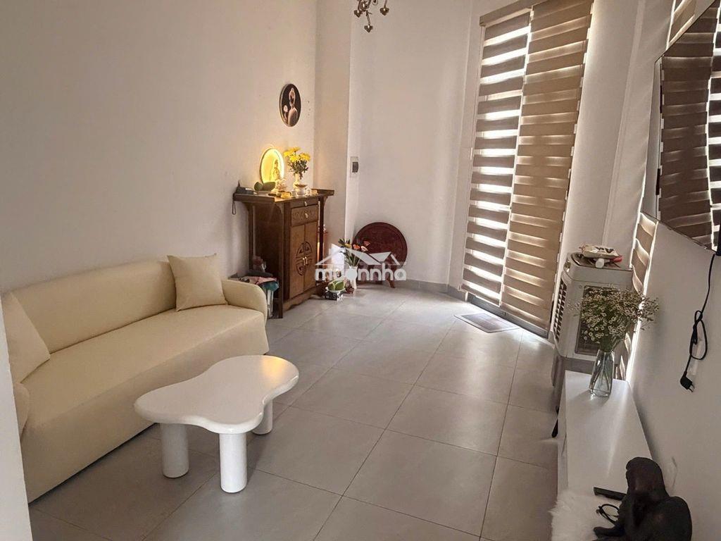 Bán nhà 60m2 - 3 tầng - có gara ô tô trong nhà - nở hậu tài lộc - 3