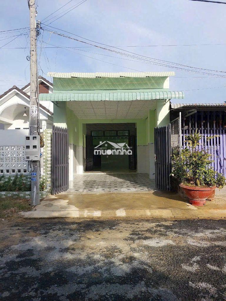 Bán căn nhà cấp 4 ở ngay xã . tân phú trung 136m2 shr giá chốt 800tr