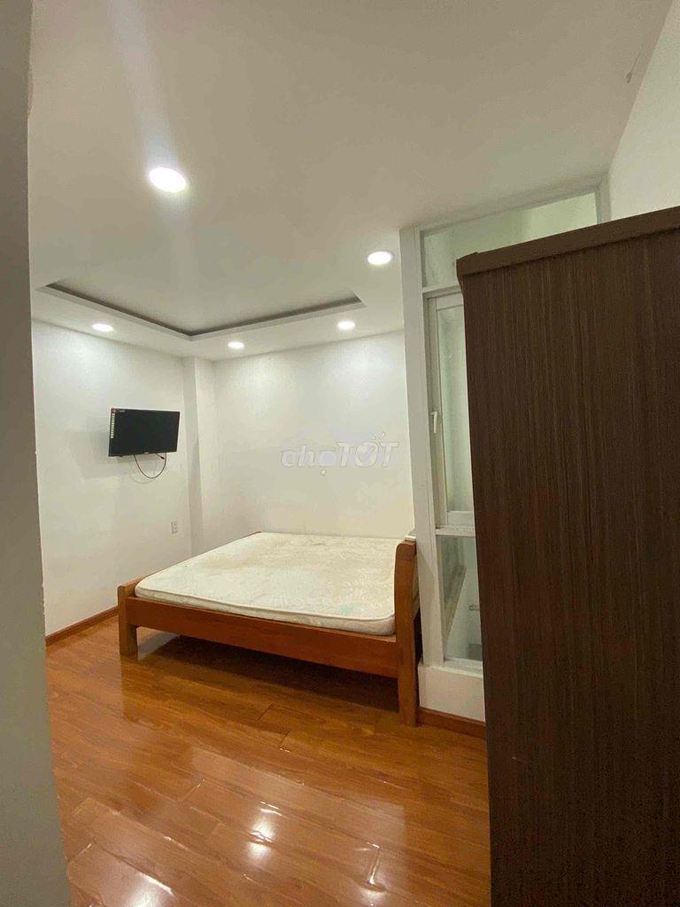 Phòng trọ giá rẻ cách đại học luật 500m có sẵn nội thất như video