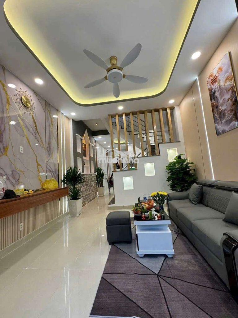 🏡 Bán nhà đẹp lung ling hẻm 154 âu dương lân p3 q8
- 4