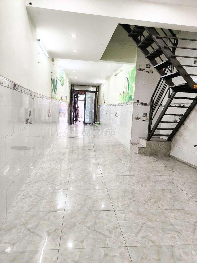 Cho thuê nhà gần mặt tiền tạ uyên,q11- 3x18m- 2 p 2w- 12 triệu