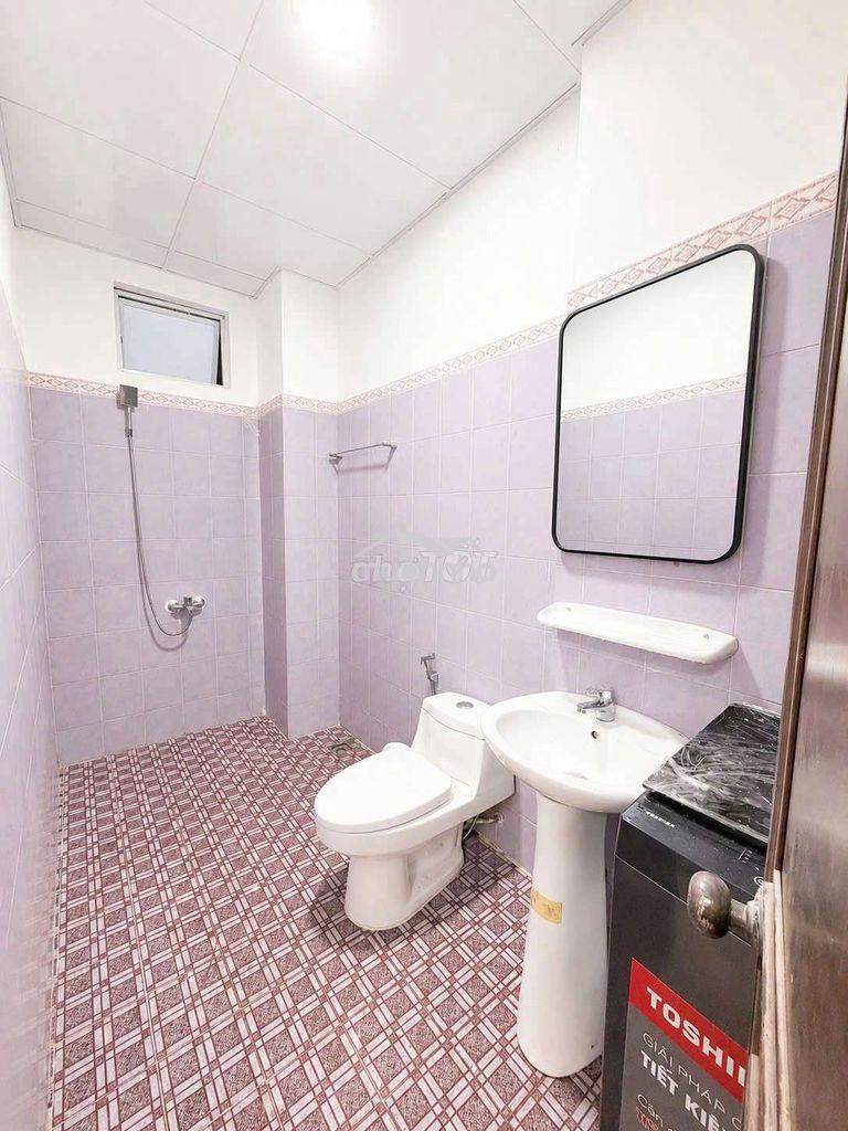 Phòng có ban công rộng q1 - 2