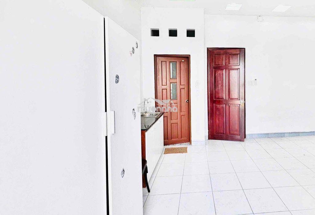 Phòng ban công nhiều ánh sáng giá rẻ - Ảnh 3