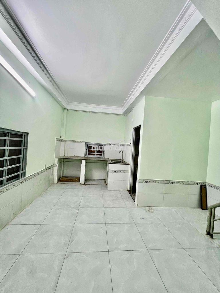 Cho thuê nhà dt 5x15 1trệt 1lầu 2pn 2wc sân xe máy ngay ngã tư ga - 4