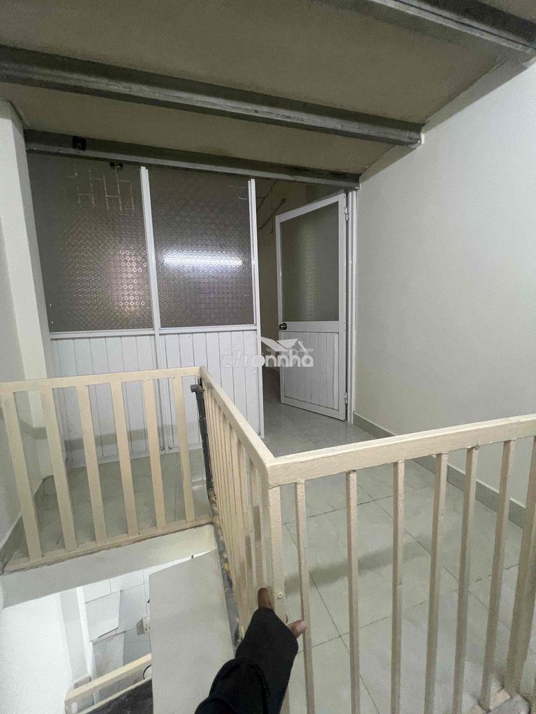 Cho thuê nhà mới hẻm ba gác thông quận 6
