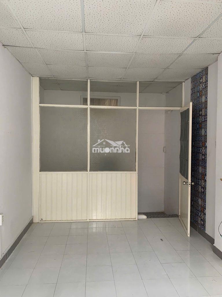 Nhà nc gần chợ bà chiểu, 1t 1l, 1 pn lớn, có sẵn bếp, giá 6tr9 - 3