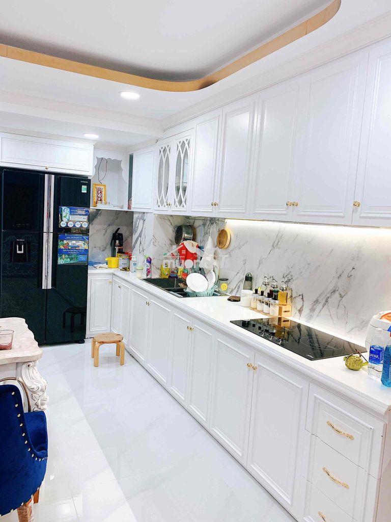 Nhà đẹp nội thất đẹp có thang máy