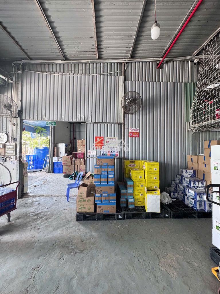Cho thuê nhà cấp 4 rộng 250m2 tiện làm kho chứa hàng. thời gian 1 năm - 4