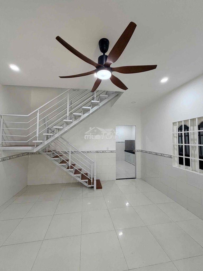 Cho thuê nhà 10 triệu 4 pn 2 tolett đường xe hơi - 2