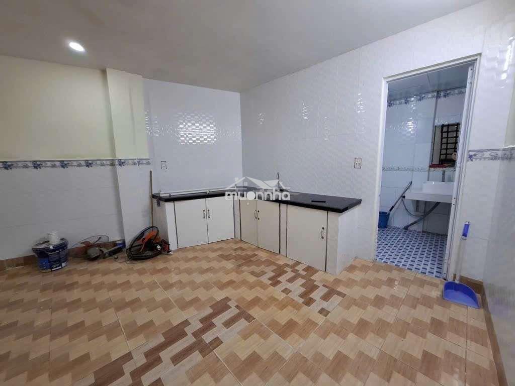 Nhỉnh 4t có nhà 2 tầng 76m2 gần mt phạm văn đồng, dt khủng nở hậu - 2