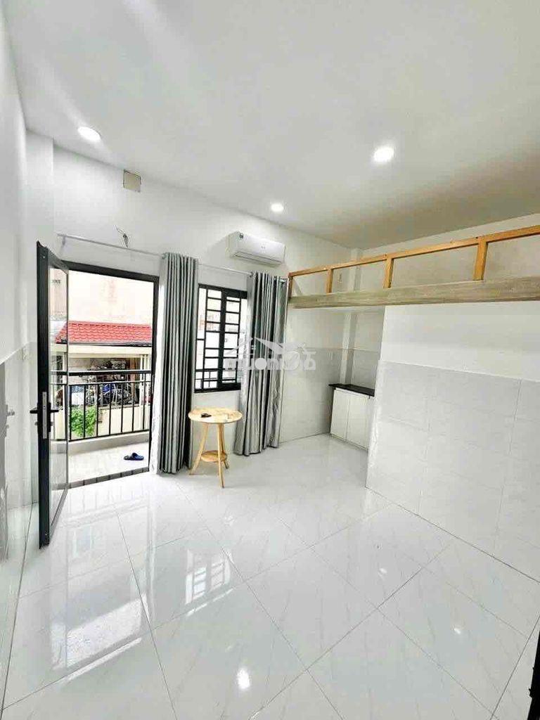 Trống sẵn căn hộ ban công 35m2 ngay dương quảng hàm gần văn lang cs3