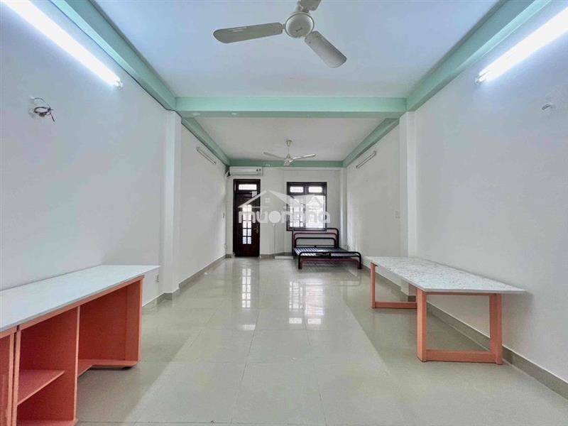 Cho thuê căn hộ bancol rộng 40m2 ngay cầu vượt 3/2, đh kinh tế ueh q10