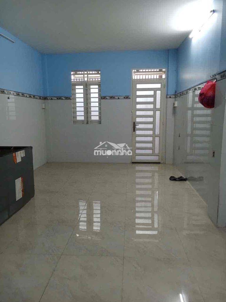 N/c dt: 4 x 8 trệt,1  lẩu,.2 wc. mới sạch sẽ .đnc, có sân chỉ ,6tr./th - 3