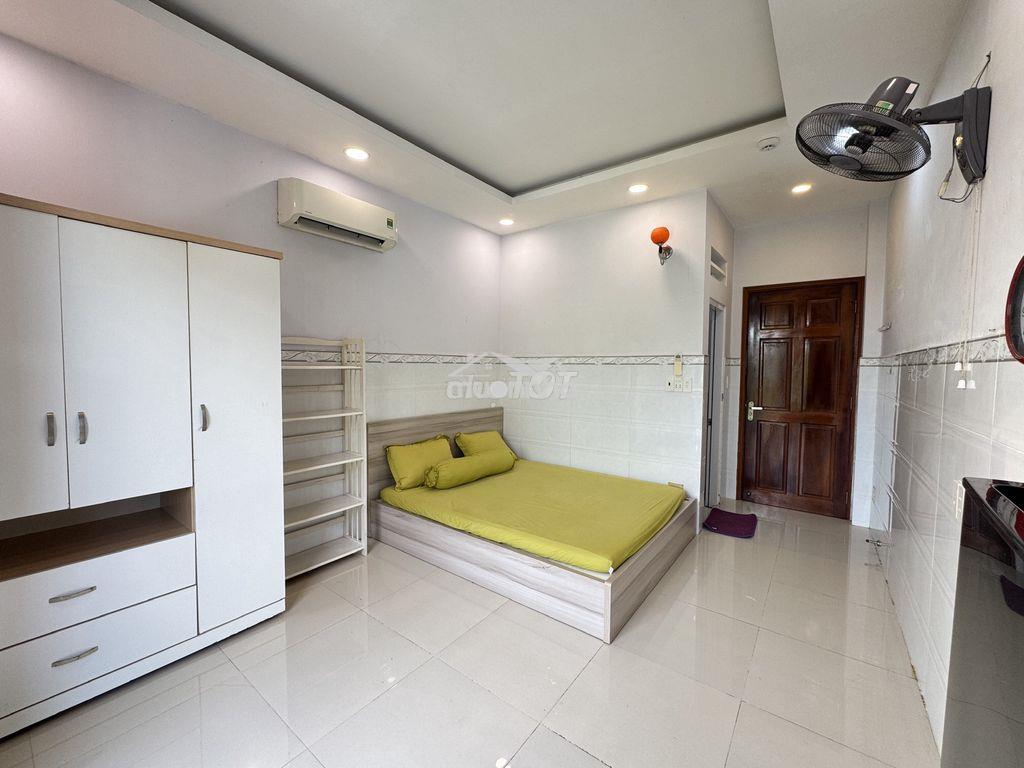 Căn hộ dịch vụ - ban công - full nội thất - 2