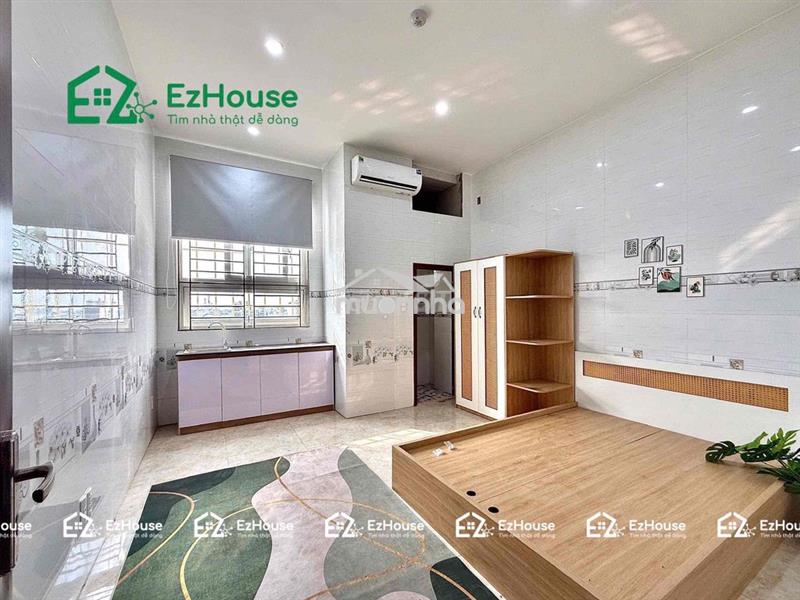 Trống lại studio - cửa sổ trời - full nội thất - thang máy