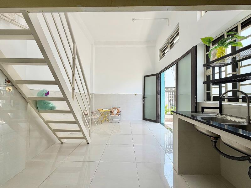 Duplex gác cao có ban công gần etown cộng hoà - chợ hoàng hoa thám - nhà ga t3 quận tân bình