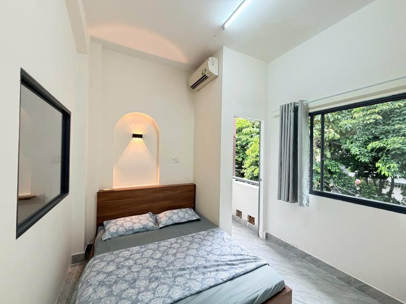 Cho thuê căn hộ 1 phòng ngủ ban công, full nội thất mới 100%, bình thạnh gần ngã tư hàng xanh, q1 - 2