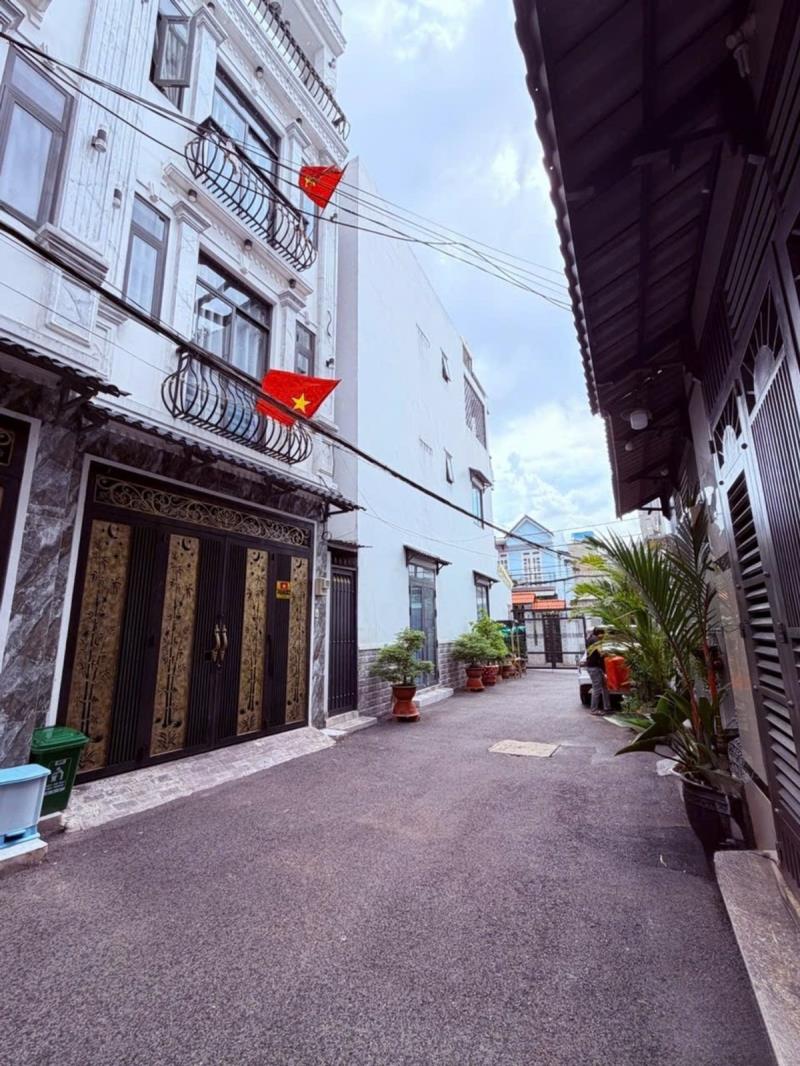Gáp bán quang trung 4*12.5m sổ hồng riêng, hẽm xe hơi