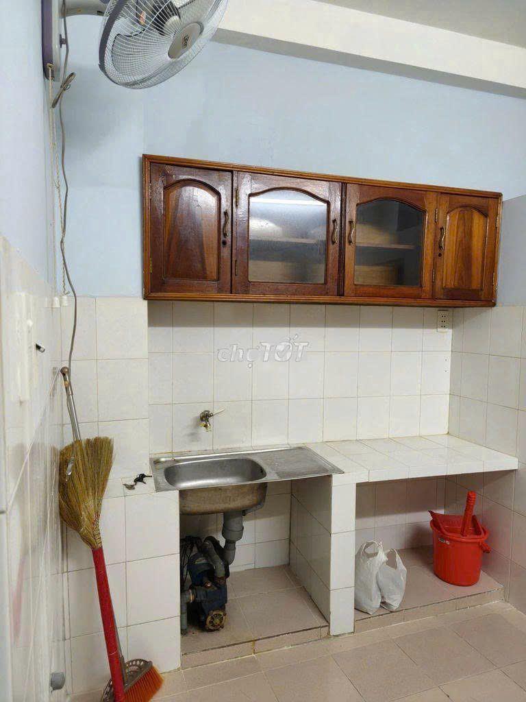Cho thuê nhà 3pn góc hẻm ba gác, 1/ ngô gia tự, p.2, quận 10. - 2