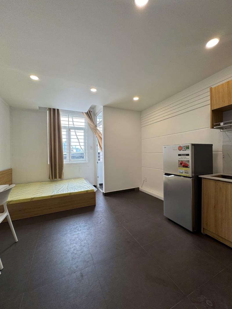 Cho thuê studio ban công 35m2 full nội thất new 100% ngay ngã tư hàng xanh - chợ bà chiểu - đại học hutech - hồng bàng - uef