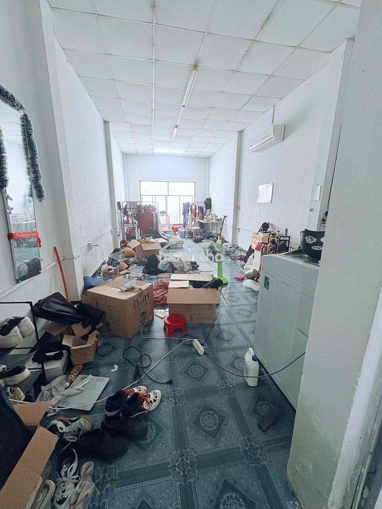 Phòng máy lạnh 40m2 siêu rộng cửa sổ lớn thoáng mát phú nhuận