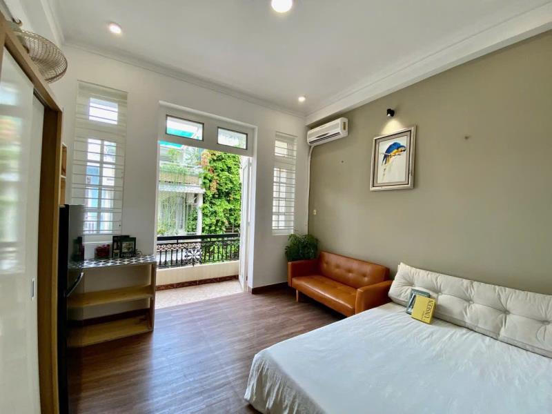 Cho thuê căn hộ dịch vụ 1 phòng ngủ có ban công - trục đào duy anh, phú nhuận, tiện đi sân bay, q1,q3